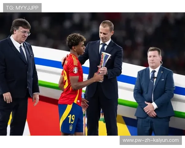 AC米兰C罗赛前风波引发战术变动讨论 AC米兰C罗赛前风波引发战术变动讨论