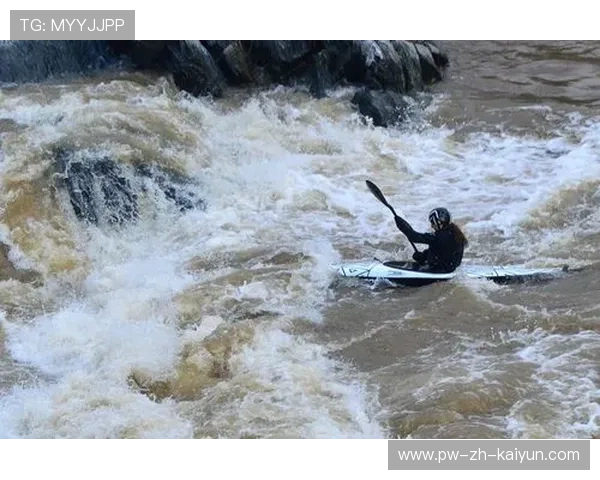瀑布飞跃极限运动大赛,激流勇进的惊险瞬间,瀑布飞扬 瀑布飞跃极限运动大赛,激流勇进的惊险瞬间,瀑布飞扬